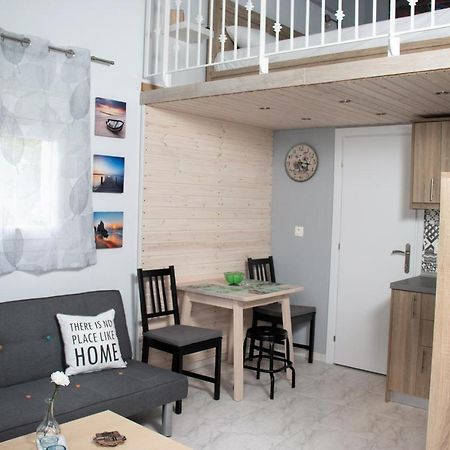 Filippou Luxury Apartments 플로지타 외부 사진