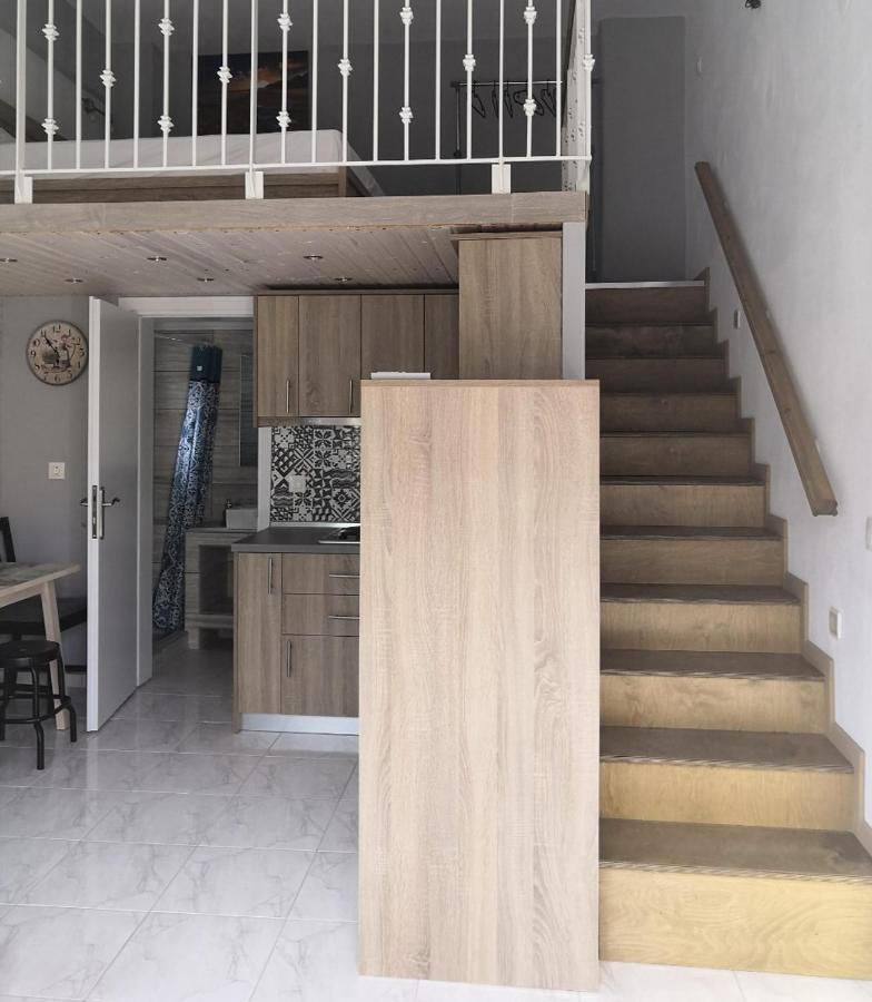 Filippou Luxury Apartments 플로지타 외부 사진