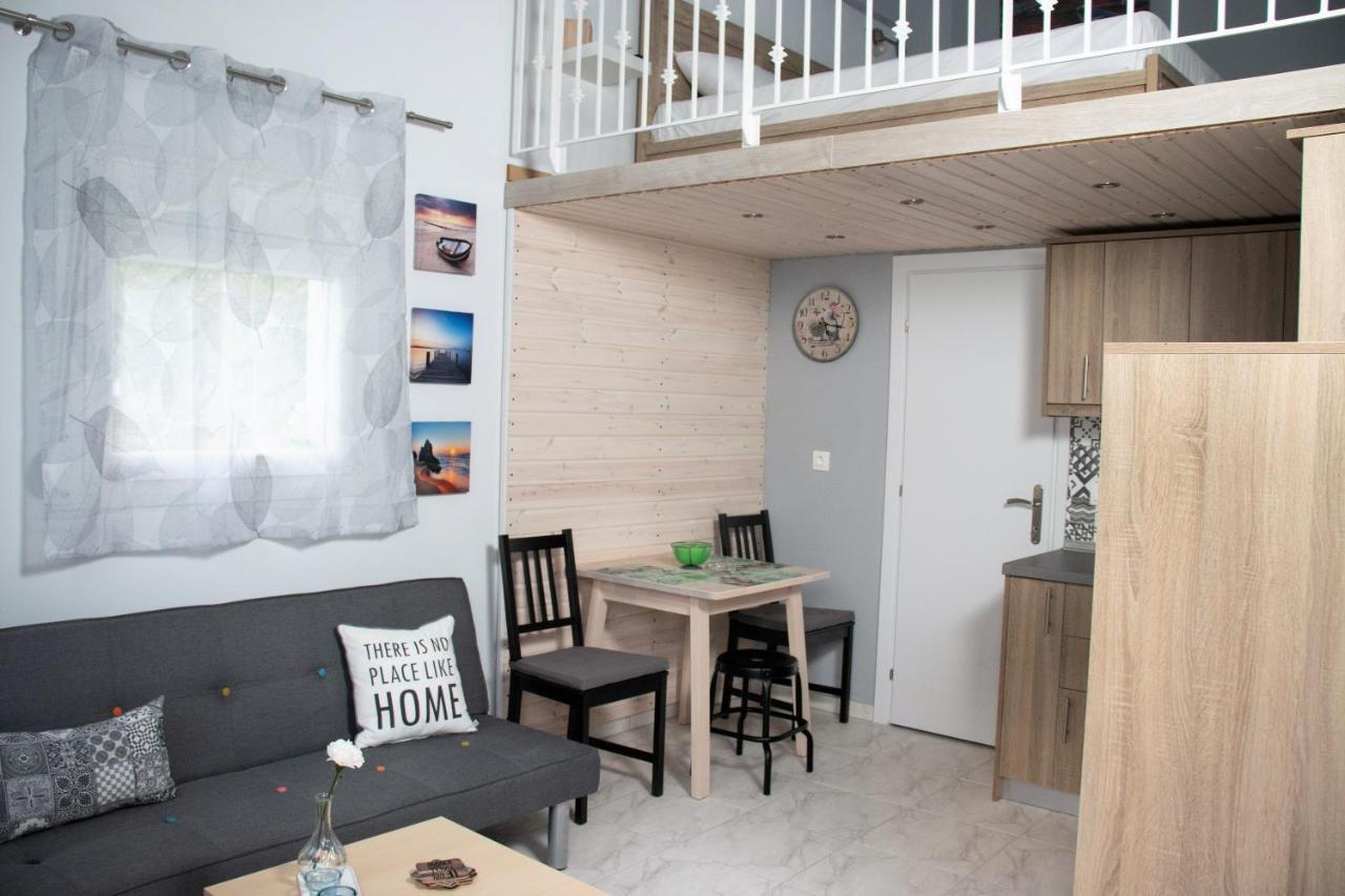 Filippou Luxury Apartments 플로지타 외부 사진