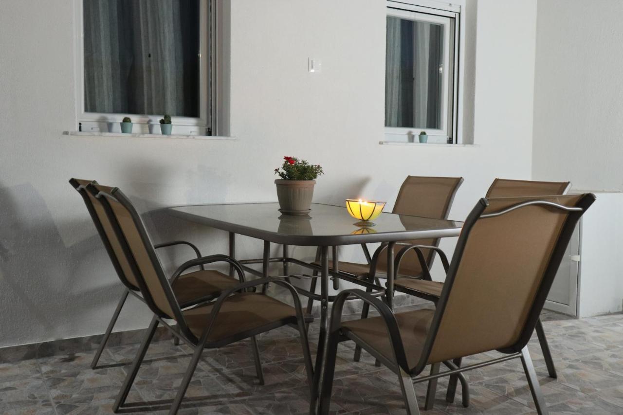 Filippou Luxury Apartments 플로지타 외부 사진